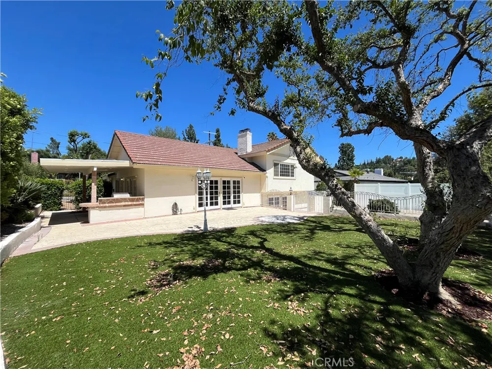 4527 Stark Woodland Hills, CA 91364
