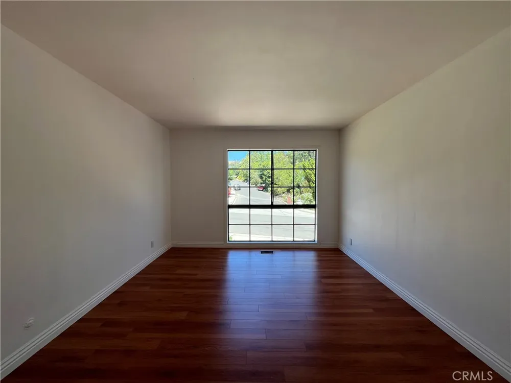 4527 Stark Woodland Hills, CA 91364