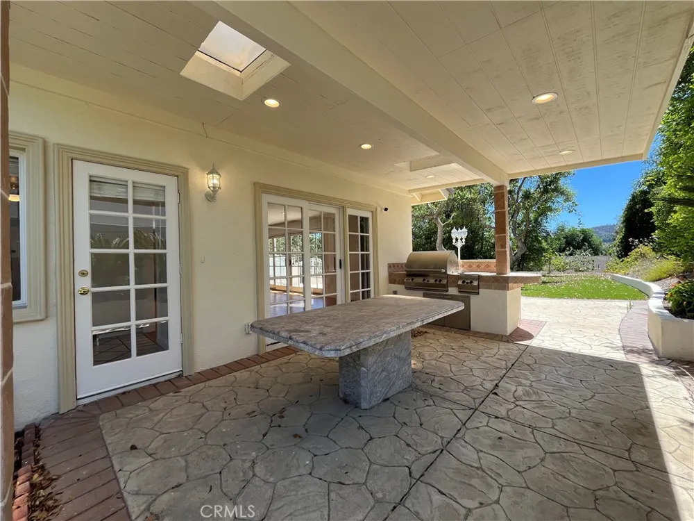 4527 Stark Woodland Hills, CA 91364