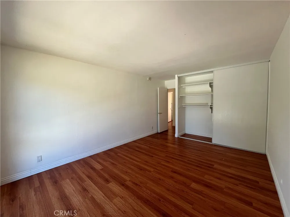 4527 Stark Woodland Hills, CA 91364