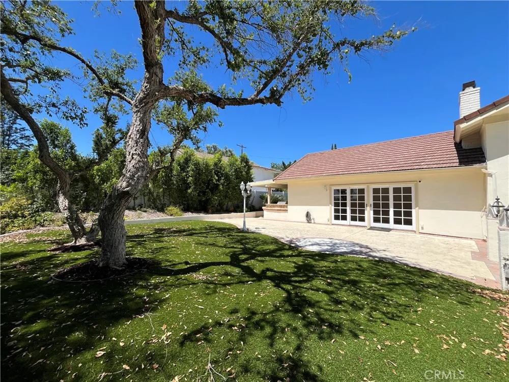 4527 Stark Woodland Hills, CA 91364