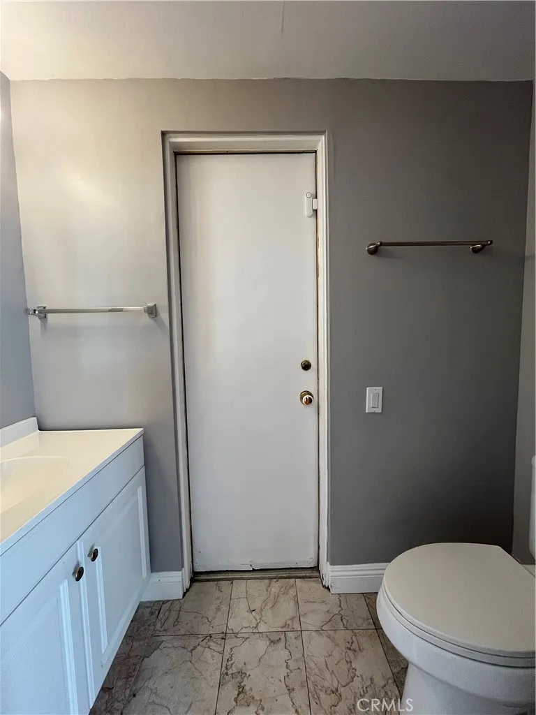 4527 Stark Woodland Hills, CA 91364
