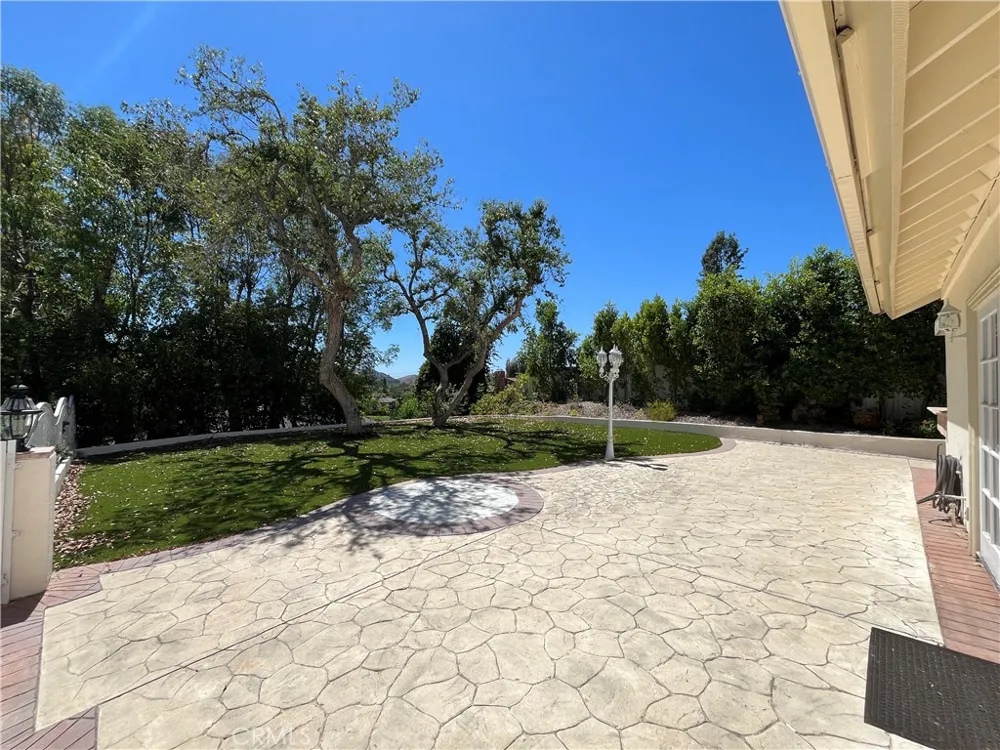 4527 Stark Woodland Hills, CA 91364