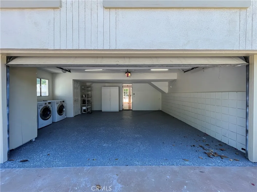 4527 Stark Woodland Hills, CA 91364