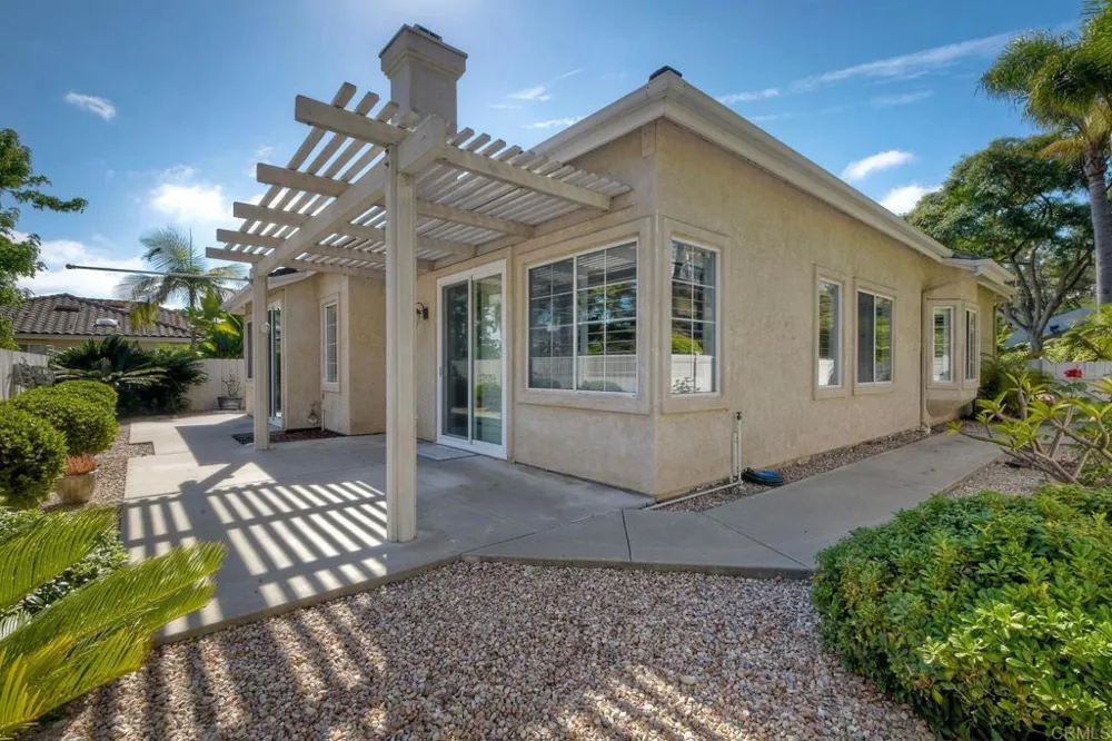 3106 Corte Nina Carlsbad, CA 92009