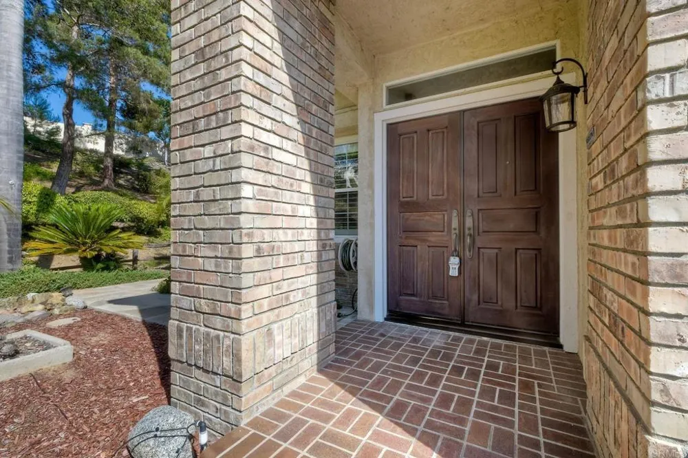 3106 Corte Nina Carlsbad, CA 92009