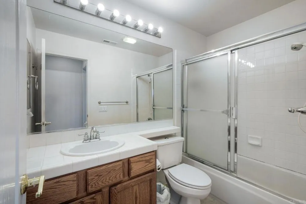 3106 Corte Nina Carlsbad, CA 92009