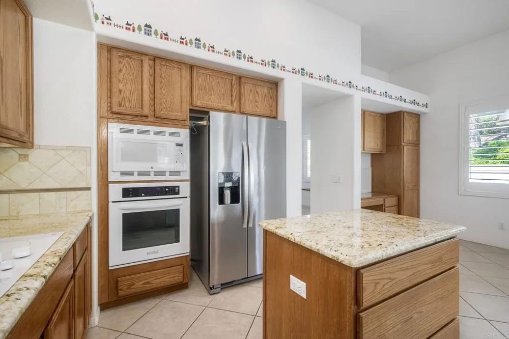 3106 Corte Nina Carlsbad, CA 92009