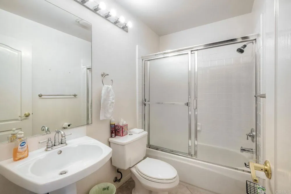 3106 Corte Nina Carlsbad, CA 92009