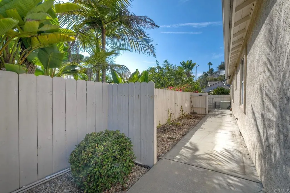 3106 Corte Nina Carlsbad, CA 92009
