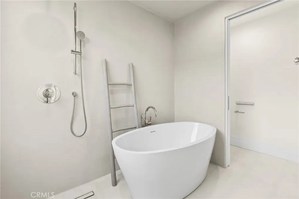 113 Grand Canal Newport Beach, CA 92662