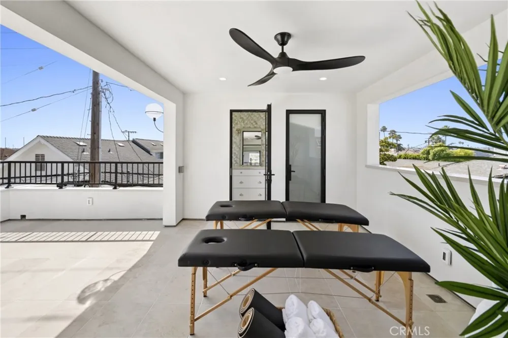 113 Grand Canal Newport Beach, CA 92662