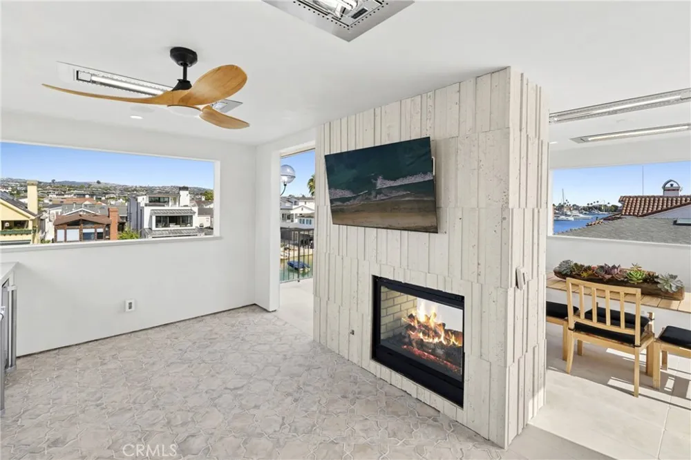 113 Grand Canal Newport Beach, CA 92662