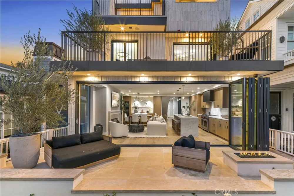 113 Grand Canal Newport Beach, CA 92662