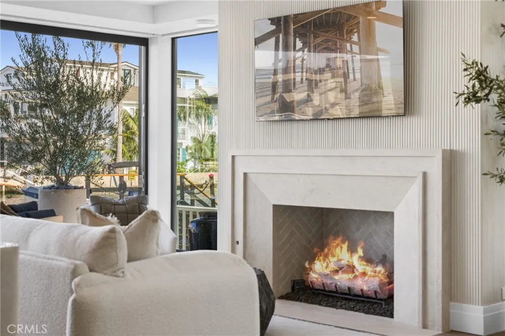 113 Grand Canal Newport Beach, CA 92662