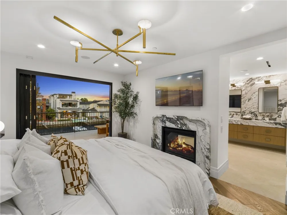 113 Grand Canal Newport Beach, CA 92662