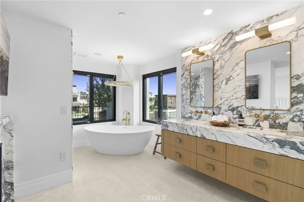 113 Grand Canal Newport Beach, CA 92662