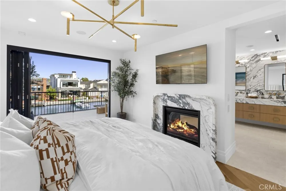 113 Grand Canal Newport Beach, CA 92662