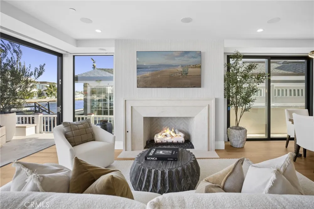 113 Grand Canal Newport Beach, CA 92662