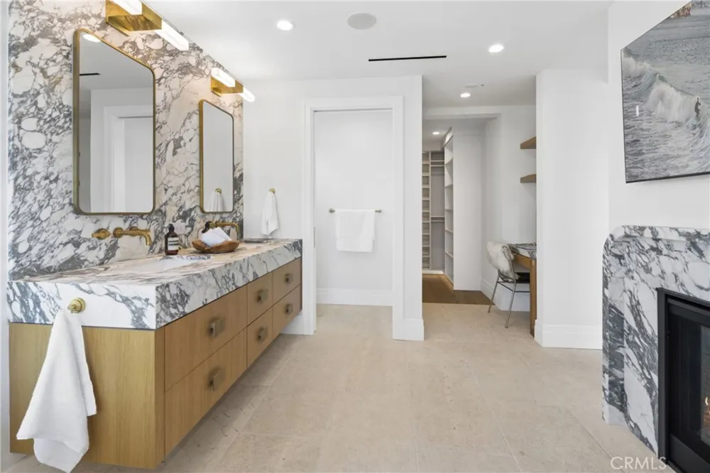 113 Grand Canal Newport Beach, CA 92662