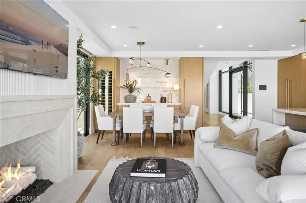 113 Grand Canal Newport Beach, CA 92662
