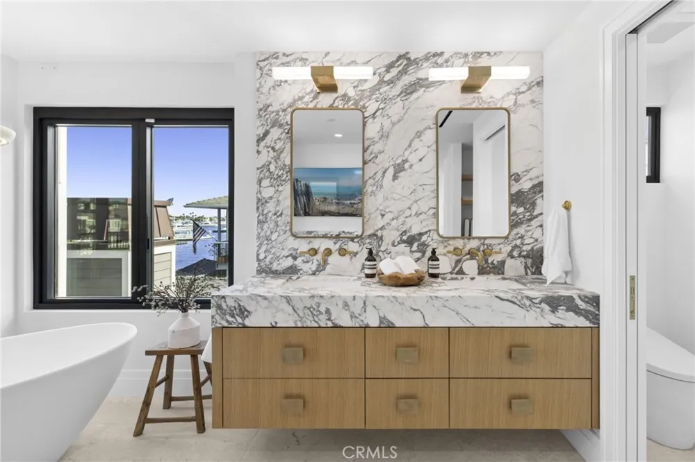 113 Grand Canal Newport Beach, CA 92662