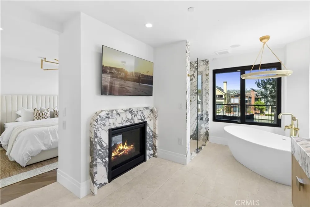 113 Grand Canal Newport Beach, CA 92662