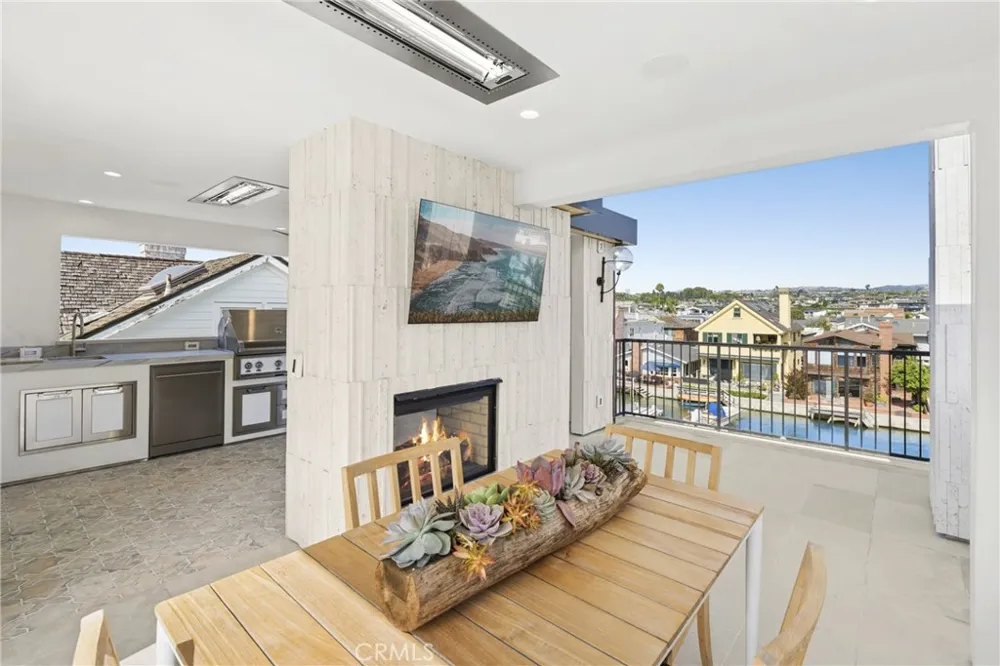 113 Grand Canal Newport Beach, CA 92662