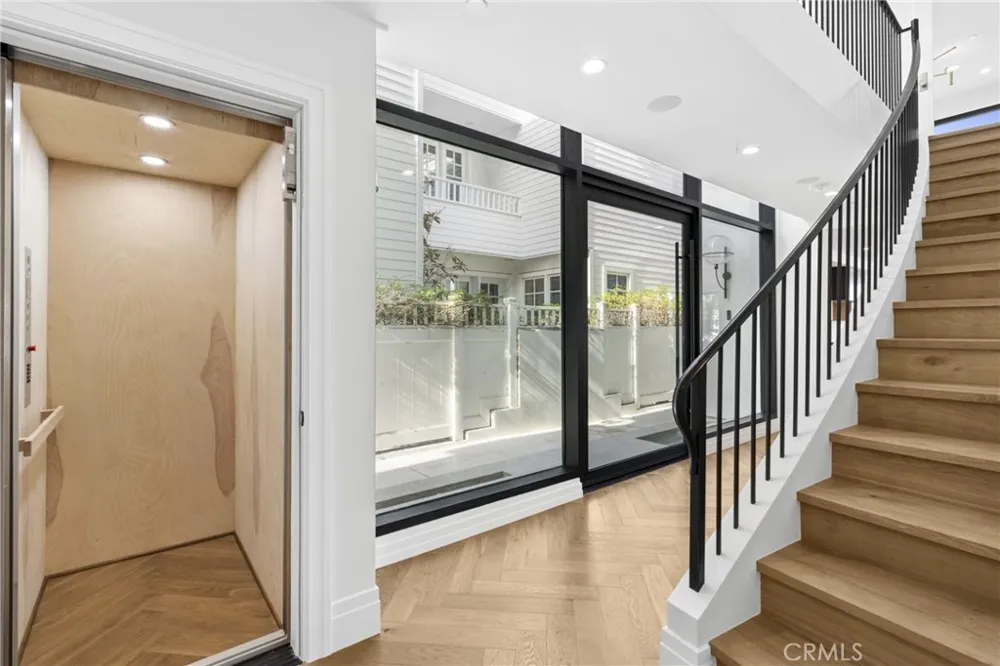 113 Grand Canal Newport Beach, CA 92662