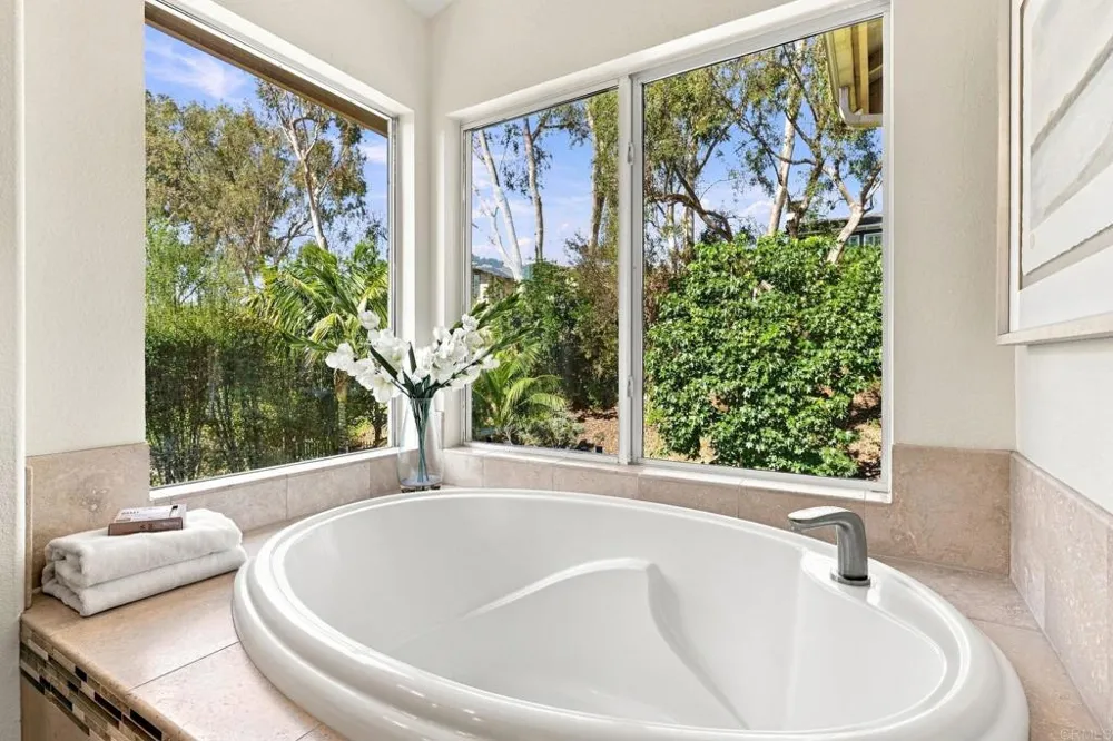 7016 Wildrose Carlsbad, CA 92011