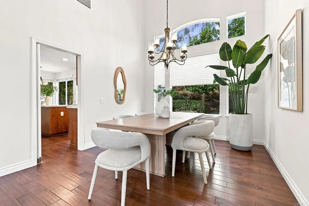7016 Wildrose Carlsbad, CA 92011