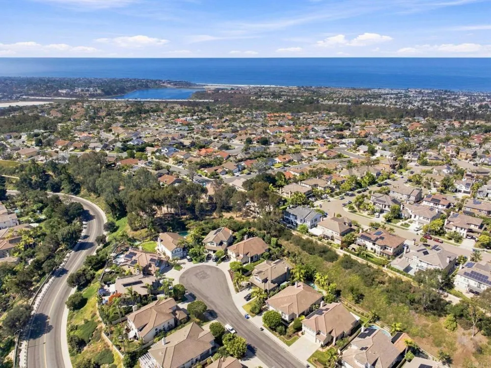 7016 Wildrose Carlsbad, CA 92011