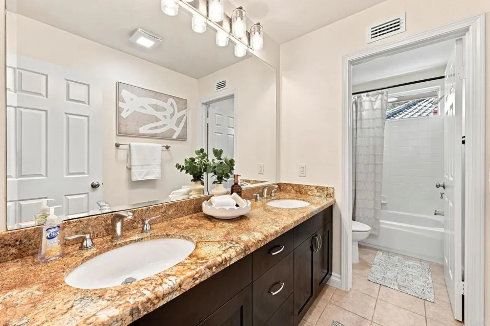 7016 Wildrose Carlsbad, CA 92011