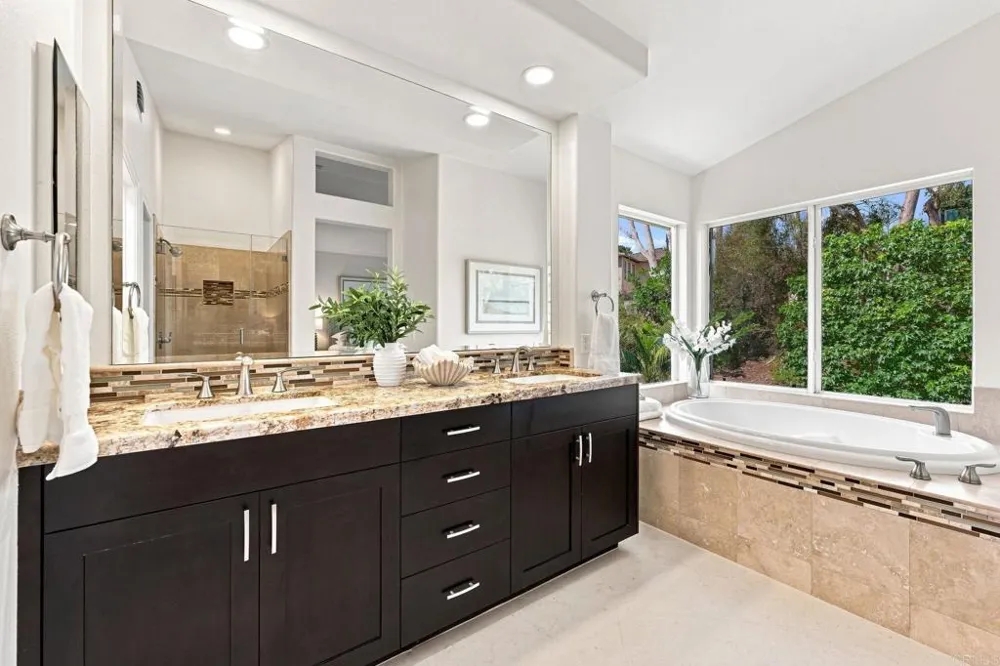 7016 Wildrose Carlsbad, CA 92011