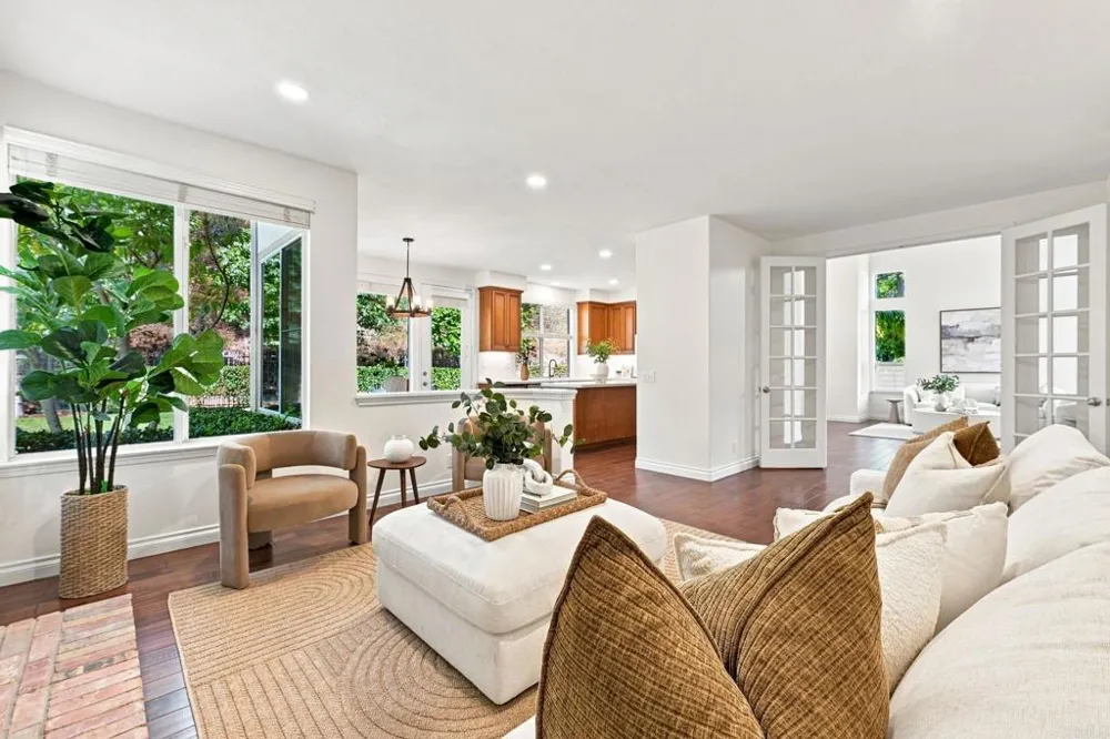 7016 Wildrose Carlsbad, CA 92011