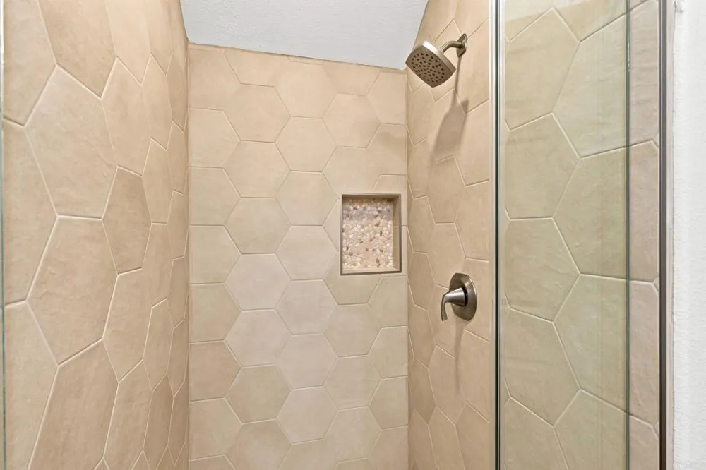 7016 Wildrose Carlsbad, CA 92011