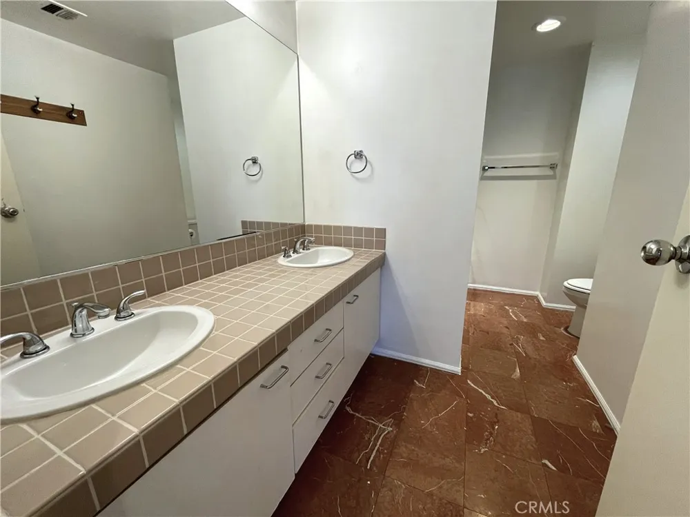525 E Seaside #1806 Long Beach, CA 90802