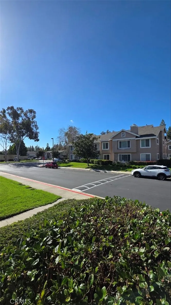 53 Woodleaf Irvine, CA 92614