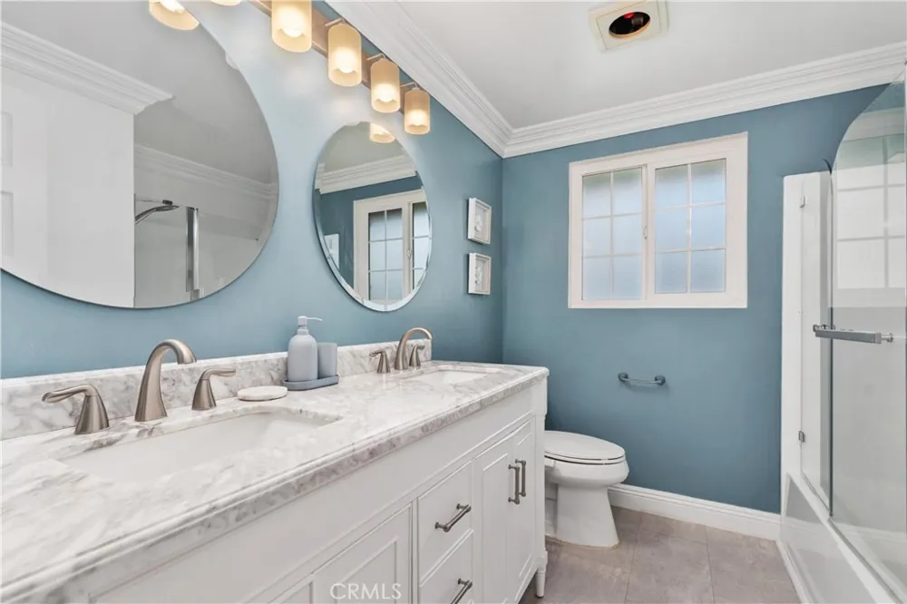 53 Woodleaf Irvine, CA 92614
