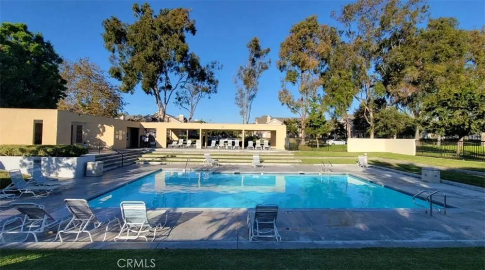 53 Woodleaf Irvine, CA 92614