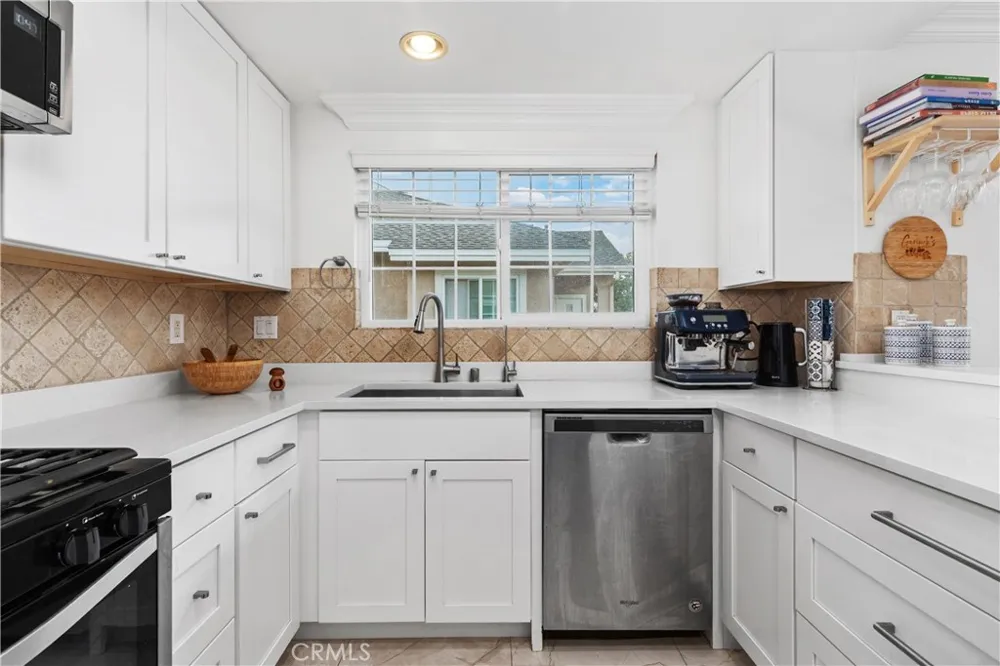 53 Woodleaf Irvine, CA 92614