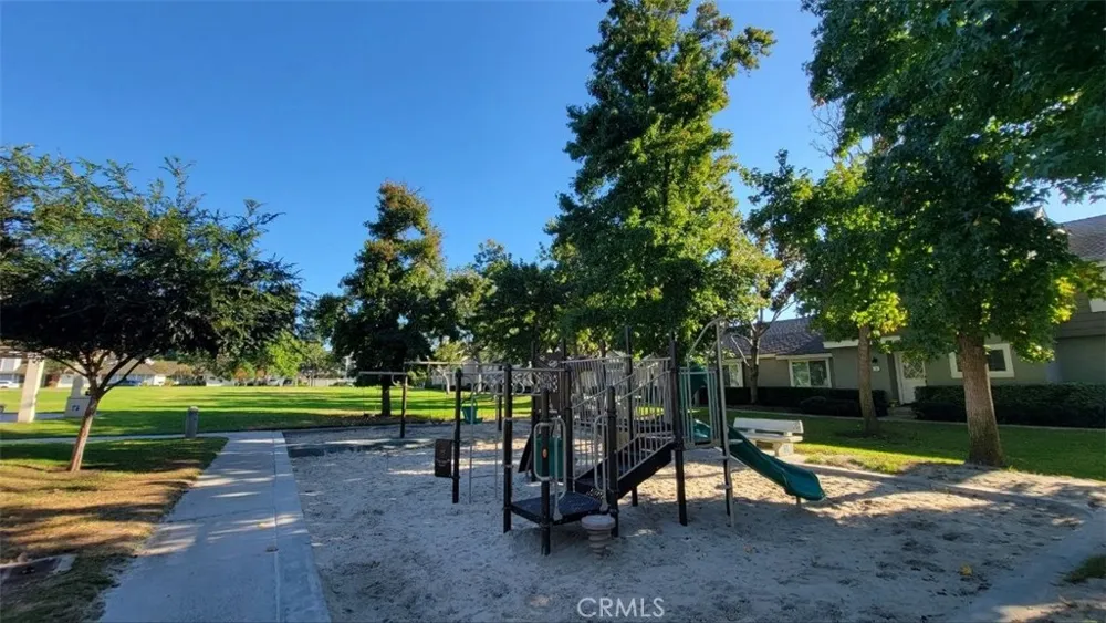 53 Woodleaf Irvine, CA 92614