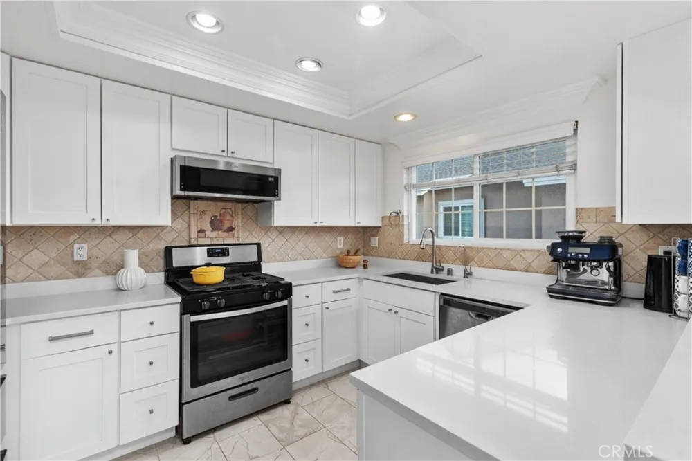 53 Woodleaf Irvine, CA 92614