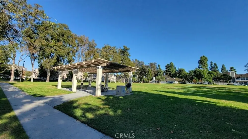 53 Woodleaf Irvine, CA 92614