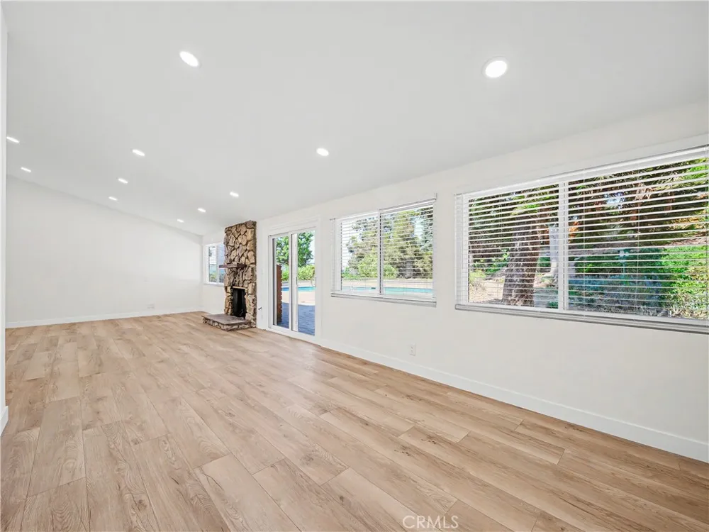 5604 Mason Avenue Woodland Hills, CA 91367
