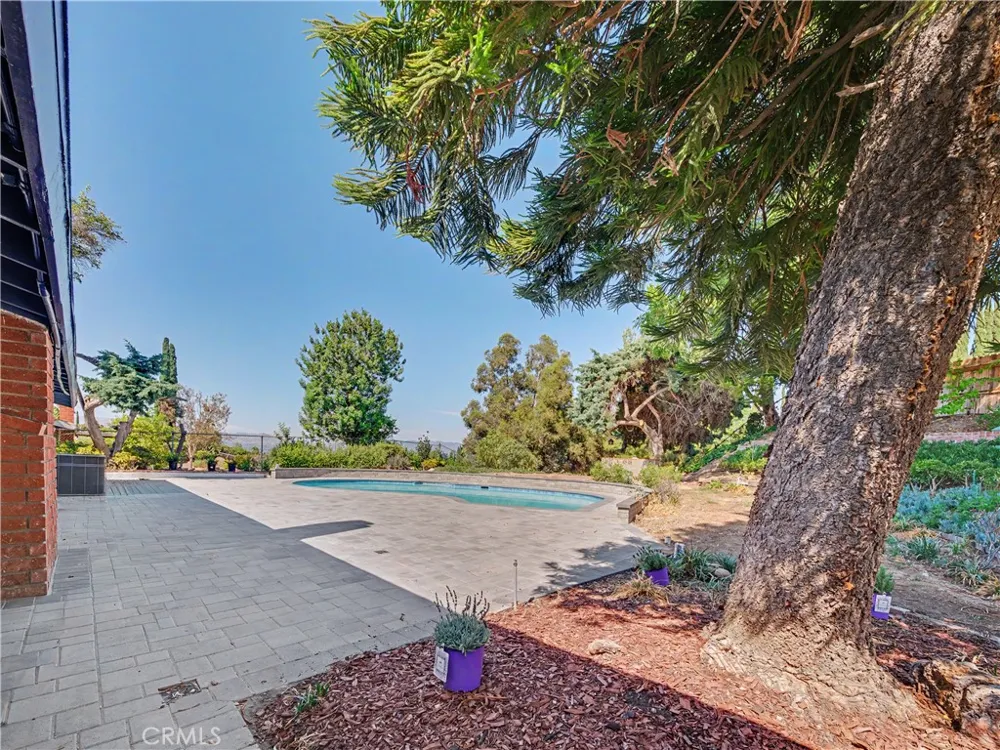 5604 Mason Avenue Woodland Hills, CA 91367