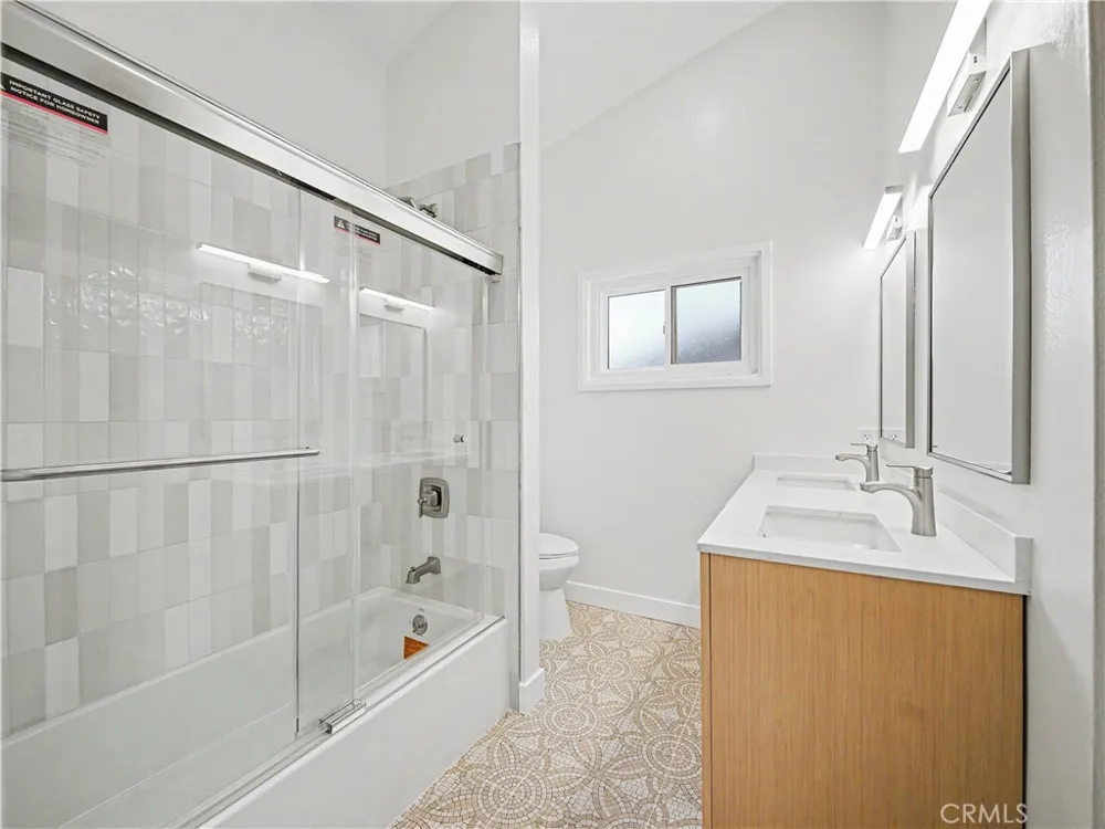 5604 Mason Avenue Woodland Hills, CA 91367