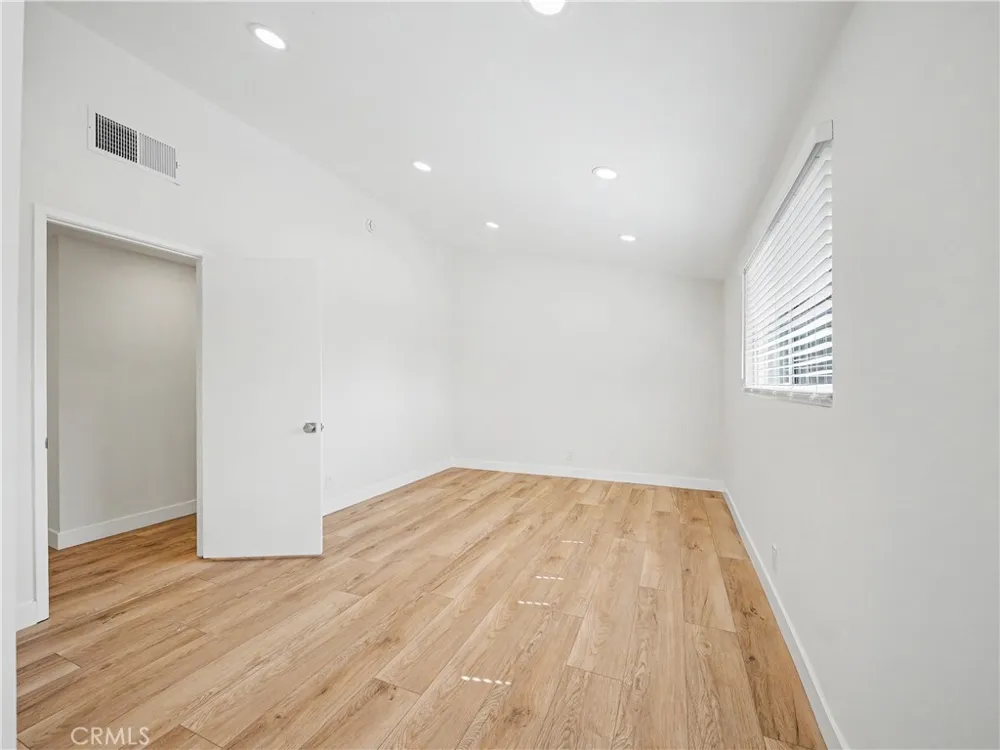 5604 Mason Avenue Woodland Hills, CA 91367