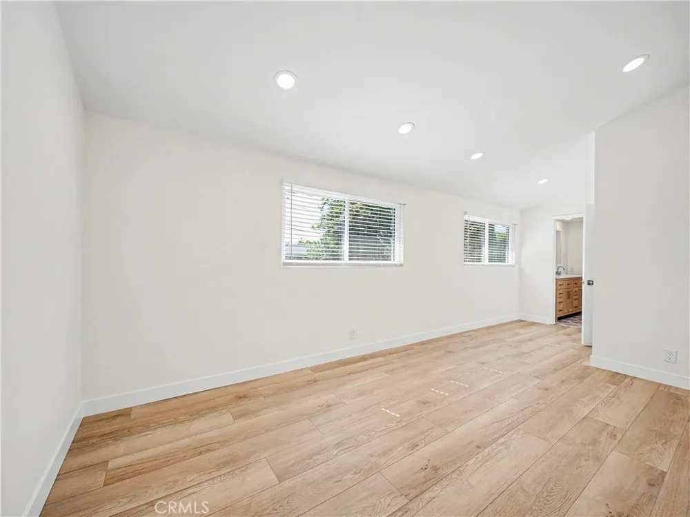 5604 Mason Avenue Woodland Hills, CA 91367