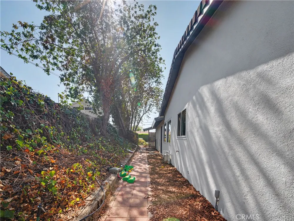 5604 Mason Avenue Woodland Hills, CA 91367